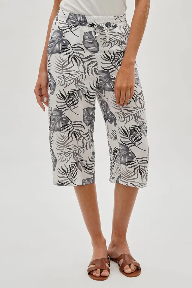 International INC Company Leaf Print Cropped Pants - White