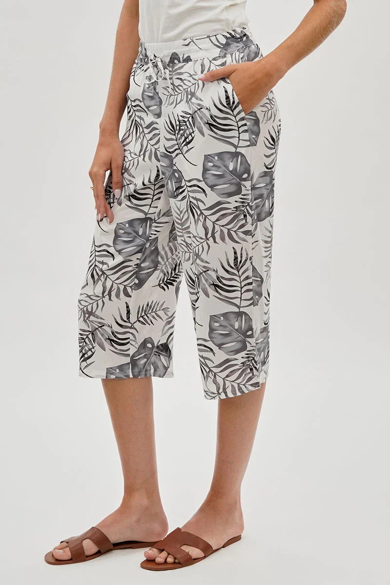 International INC Company Leaf Print Cropped Pants - White - Image 2