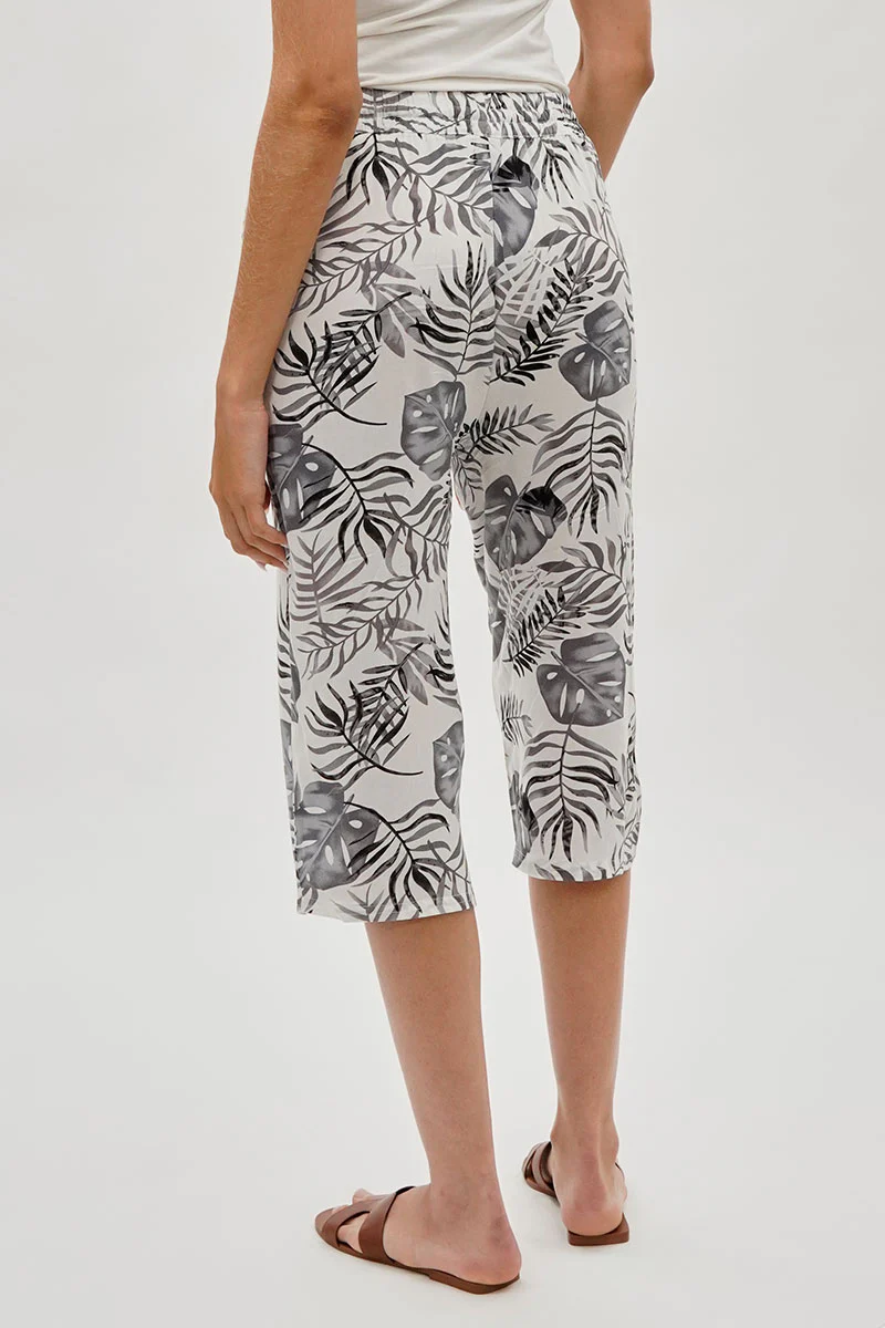 International INC Company Leaf Print Cropped Pants - White - Image 3
