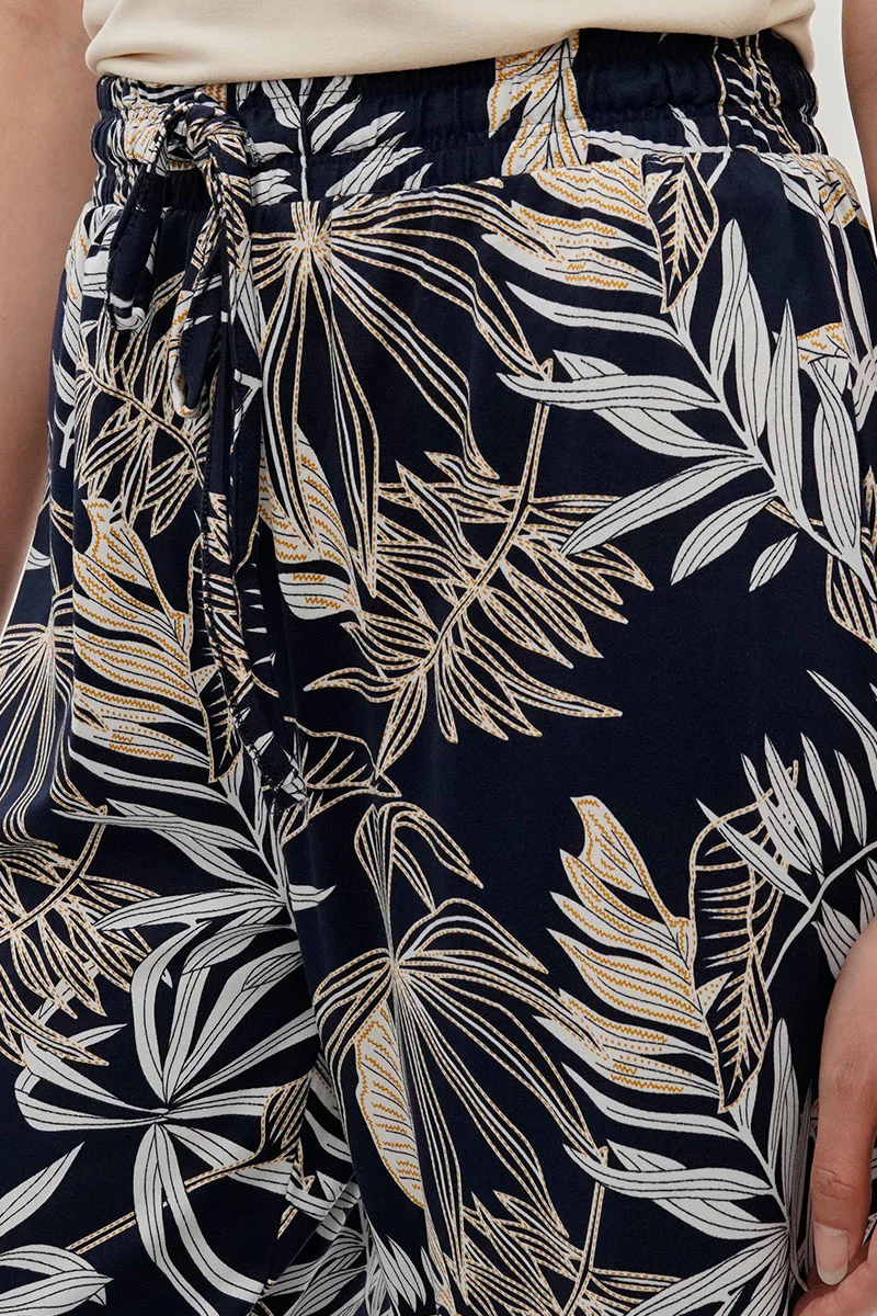 International INC Company Floral Cropped Pants - Navy - Image 4