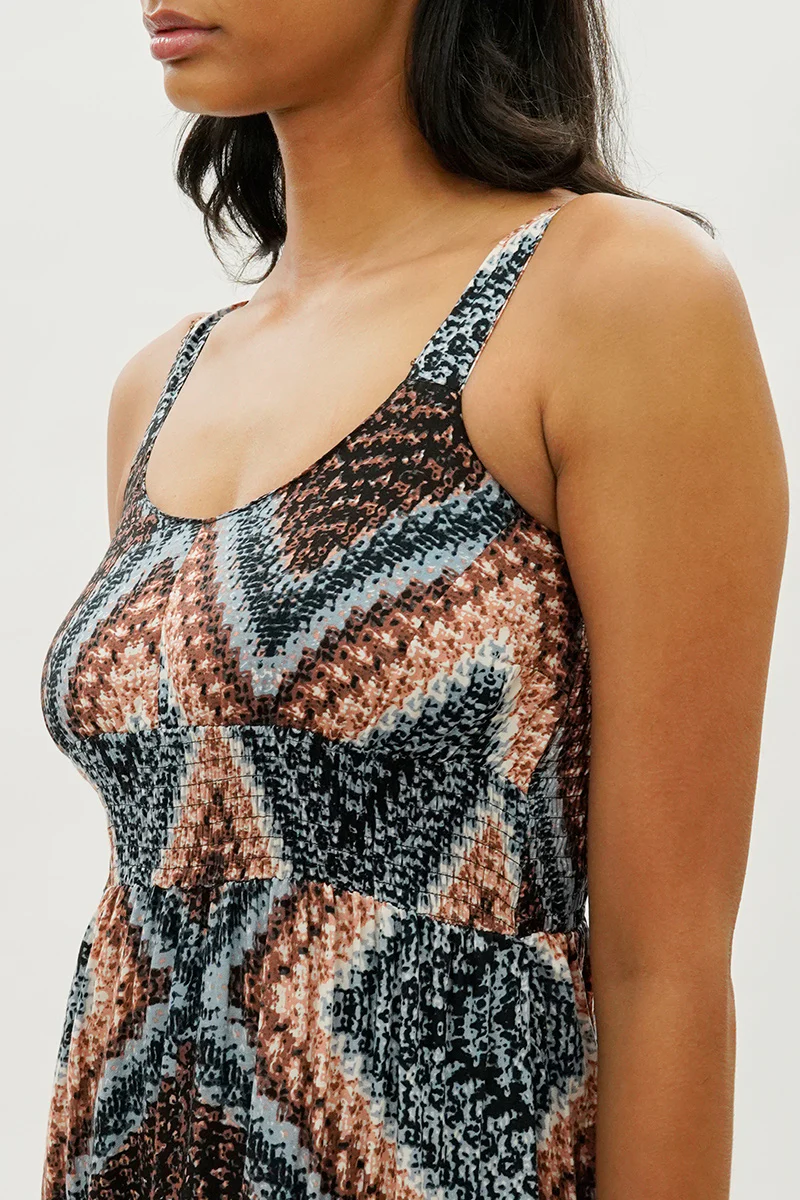 Limite Geometric Print Smocked Waist Midi Dress - Black - Image 4