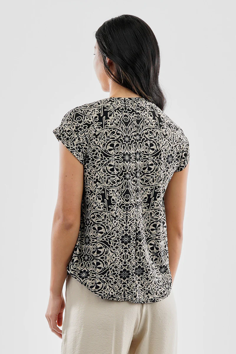 Beechers Brook Patterned Zipper Shoulder Detail Blouse - Black - Image 3