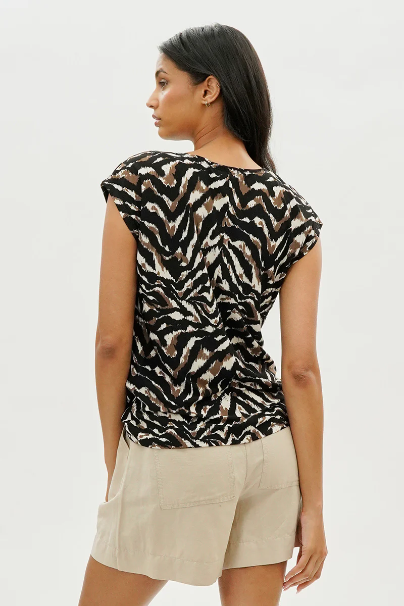 Beechers Brook Patterned Circle Neck Tee - Black - Image 3