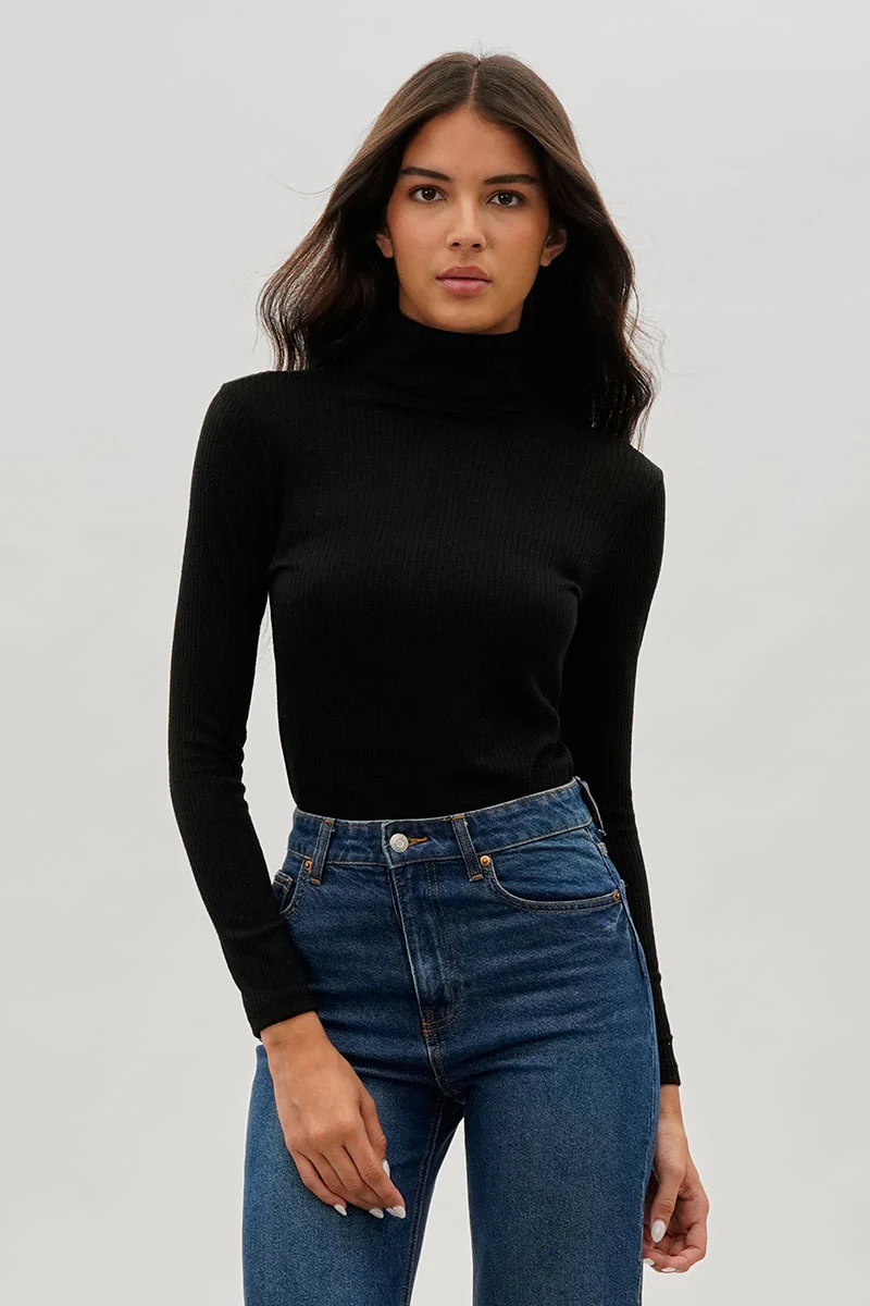 Magazine Ribbed Turtleneck Pullover Sweater - Black