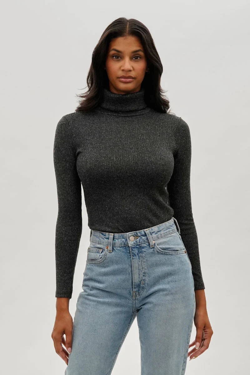 Magazine Ribbed Turtleneck Pullover Sweater - Black